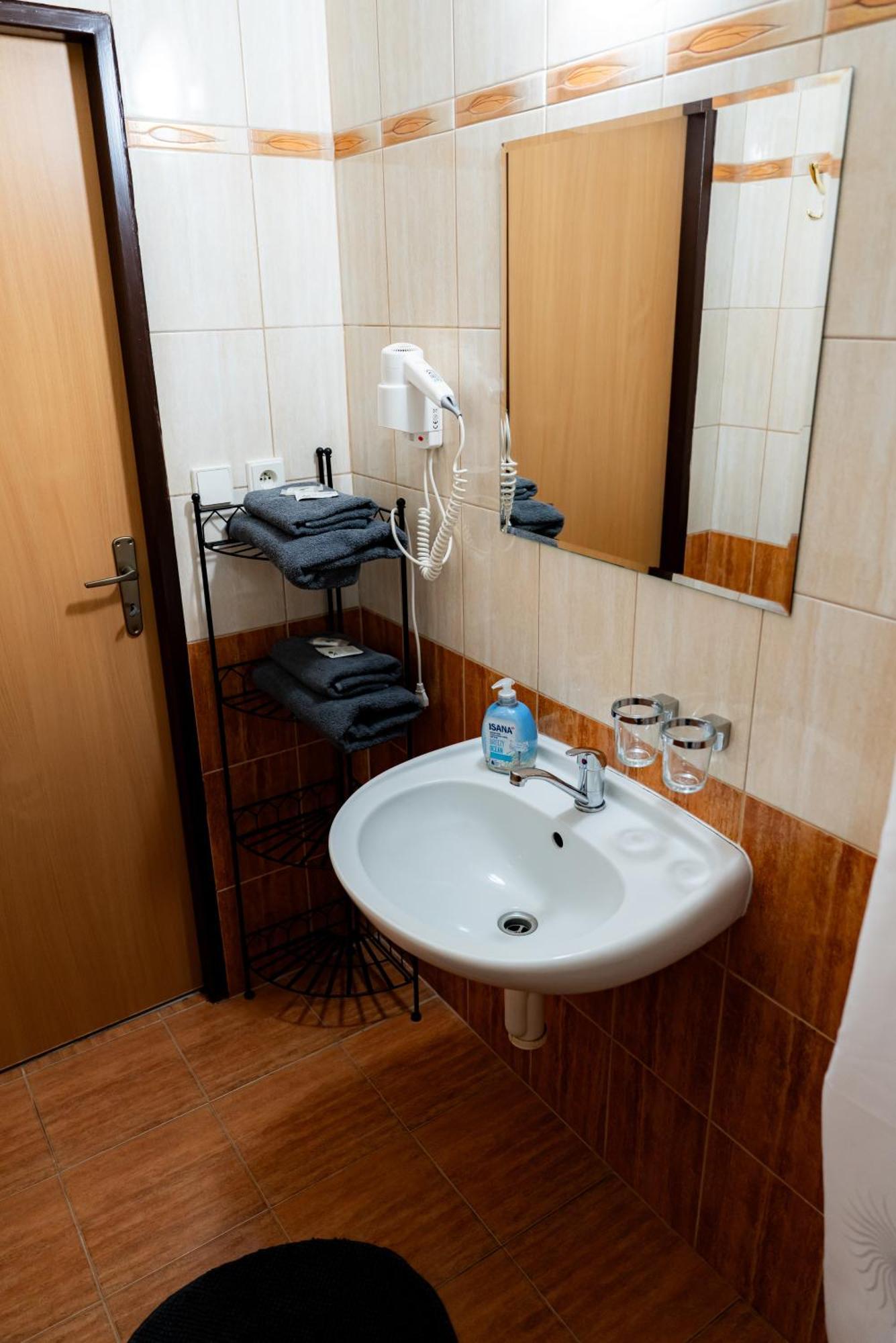 Hotel Cementar Hranice  Bagian luar foto